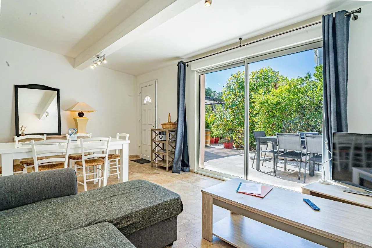 Domaine De L'Aufrene Bed and Breakfast Hyères