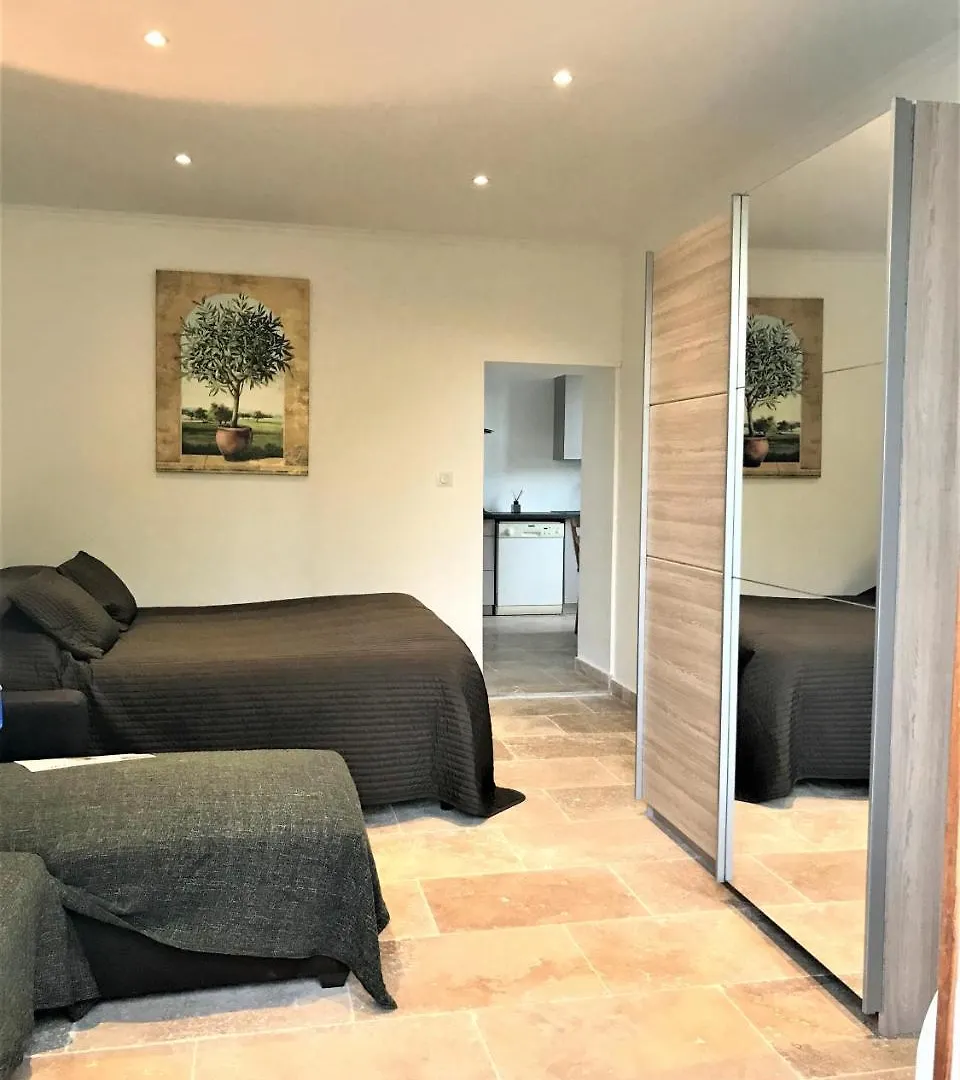 Domaine De L'Aufrene Bed and Breakfast Hyères
